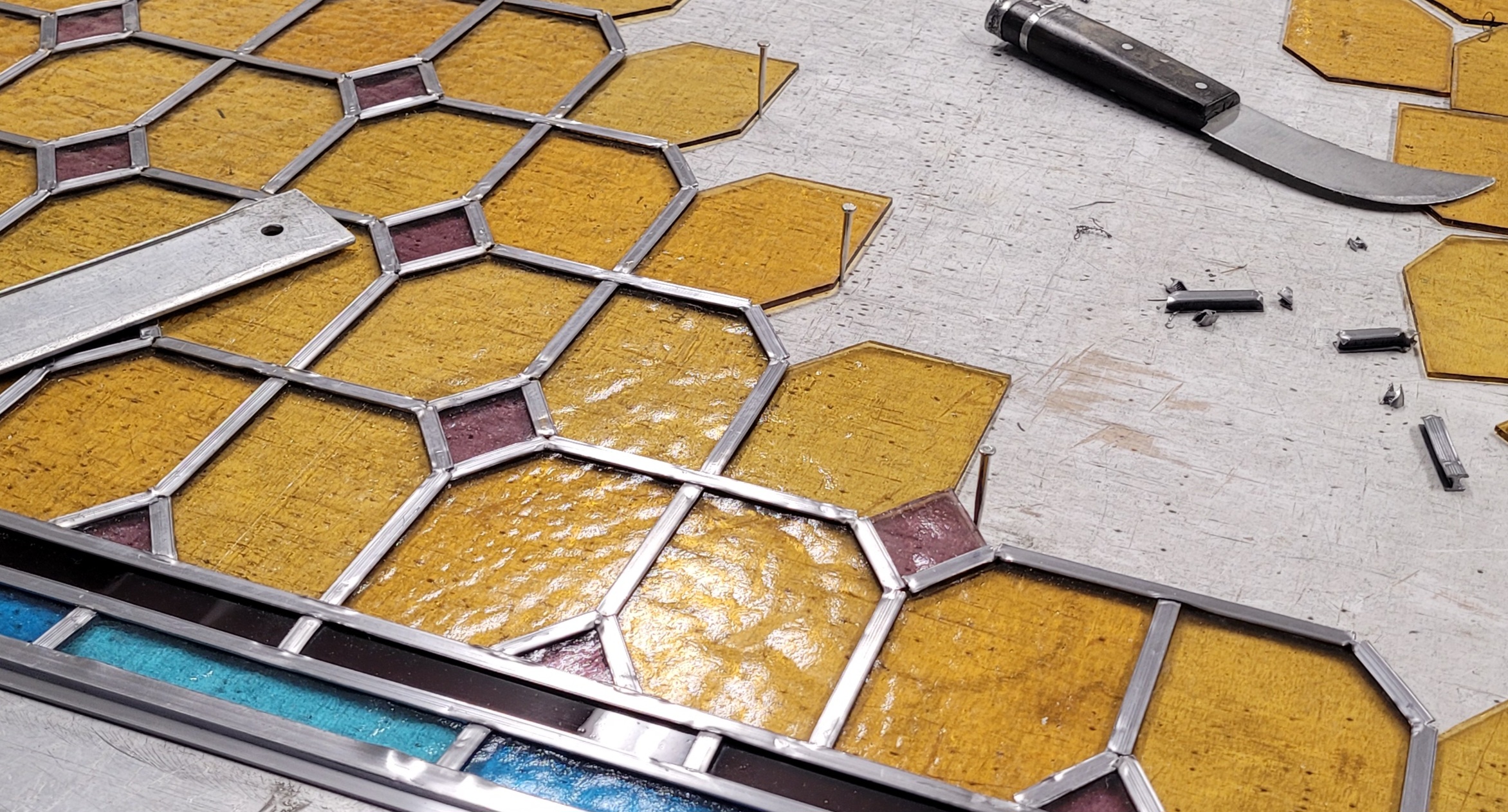 Restauro vetrata artistica - vetro antico a nido d'ape